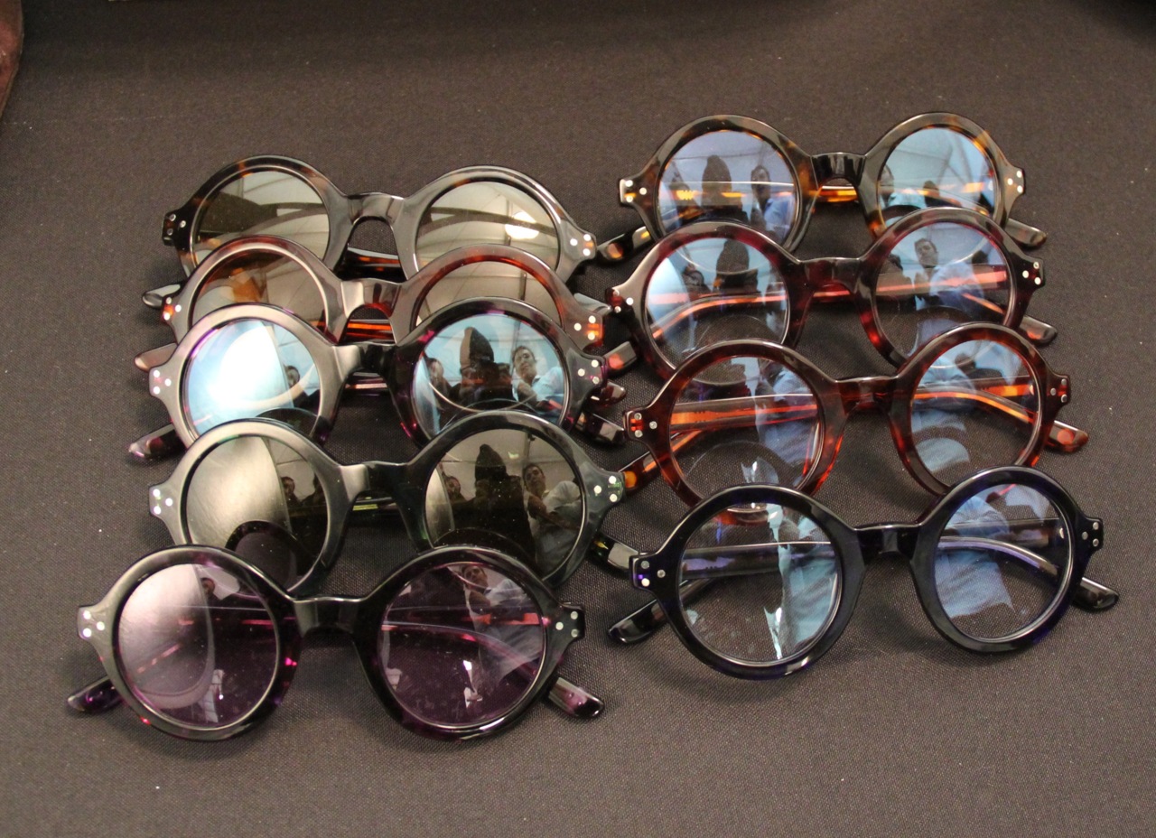 ¿Son peligrosas las gafas de sol baratas?